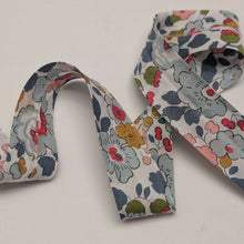 Load image into Gallery viewer, Liberty_25mm Bias_Tape Betsy P, for sale at Minerva's Bower