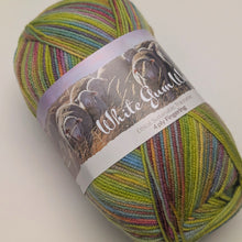 Load image into Gallery viewer, White Gum 4 ply Fingering Merino