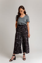 Load image into Gallery viewer, Megan Nielsen Flint Pants and Shorts